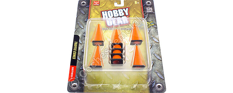 Ocho Conos  para Regular el Tráfico (Series 1) 1:24 Hobby Gear 17025